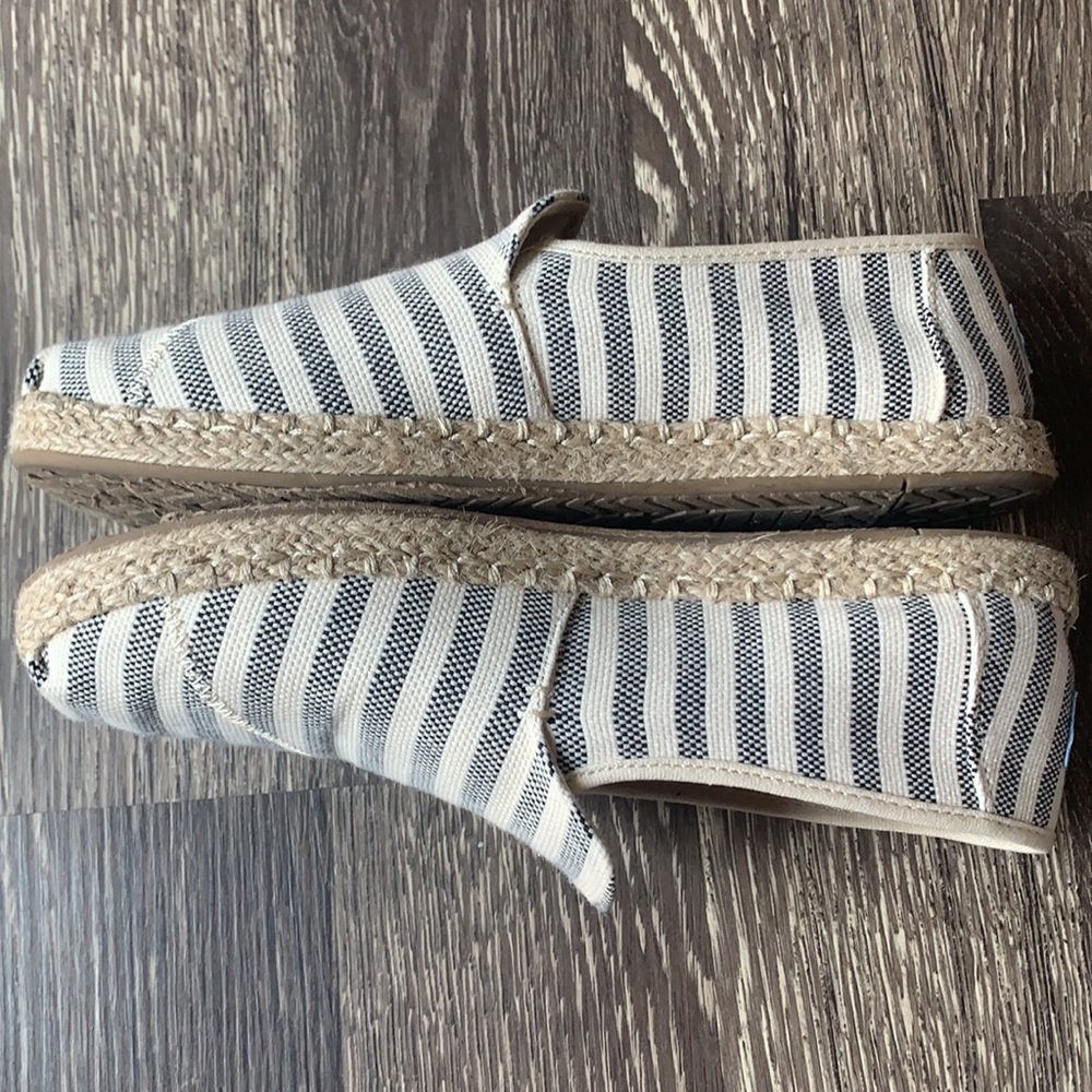 Toms - Picture 7 of 10